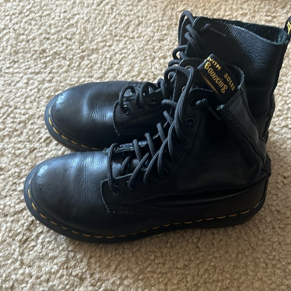Doc Martens Dr. Martens pebbled leather boots